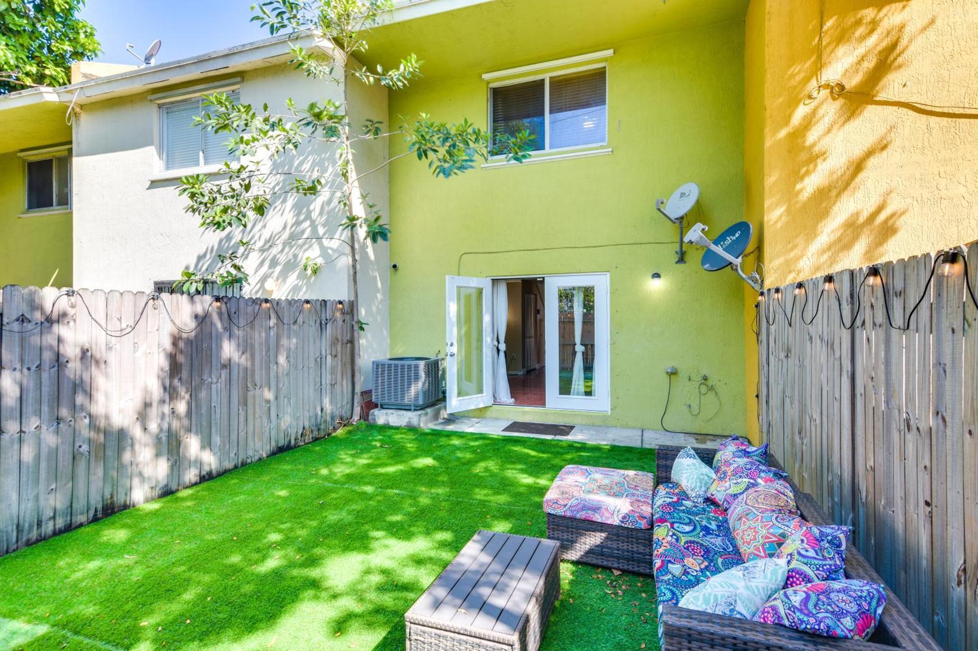 Opa-Locka Townhome, 15 Mi To Miami Beach! Ngoại thất bức ảnh
