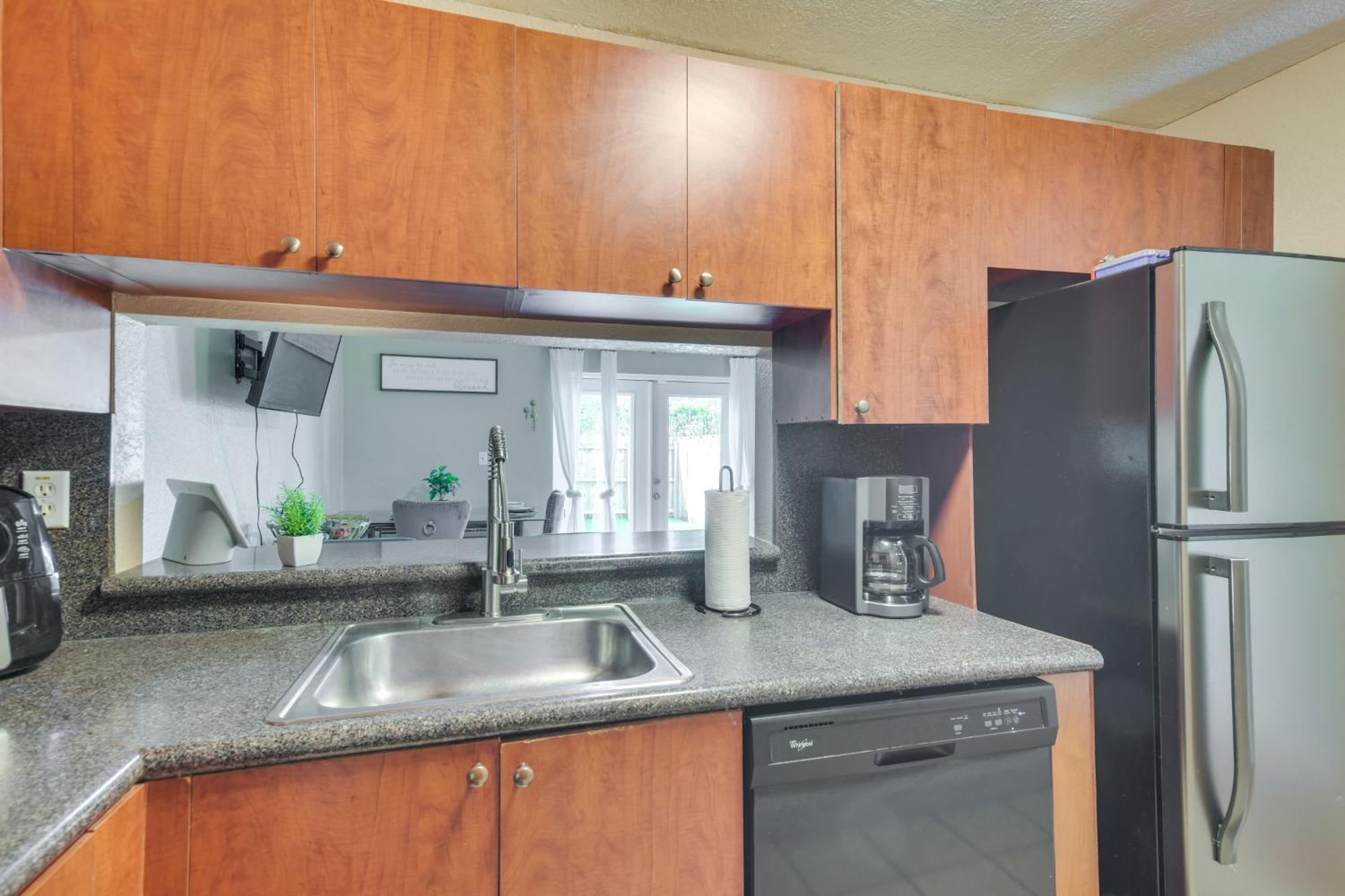 Opa-Locka Townhome, 15 Mi To Miami Beach! Ngoại thất bức ảnh